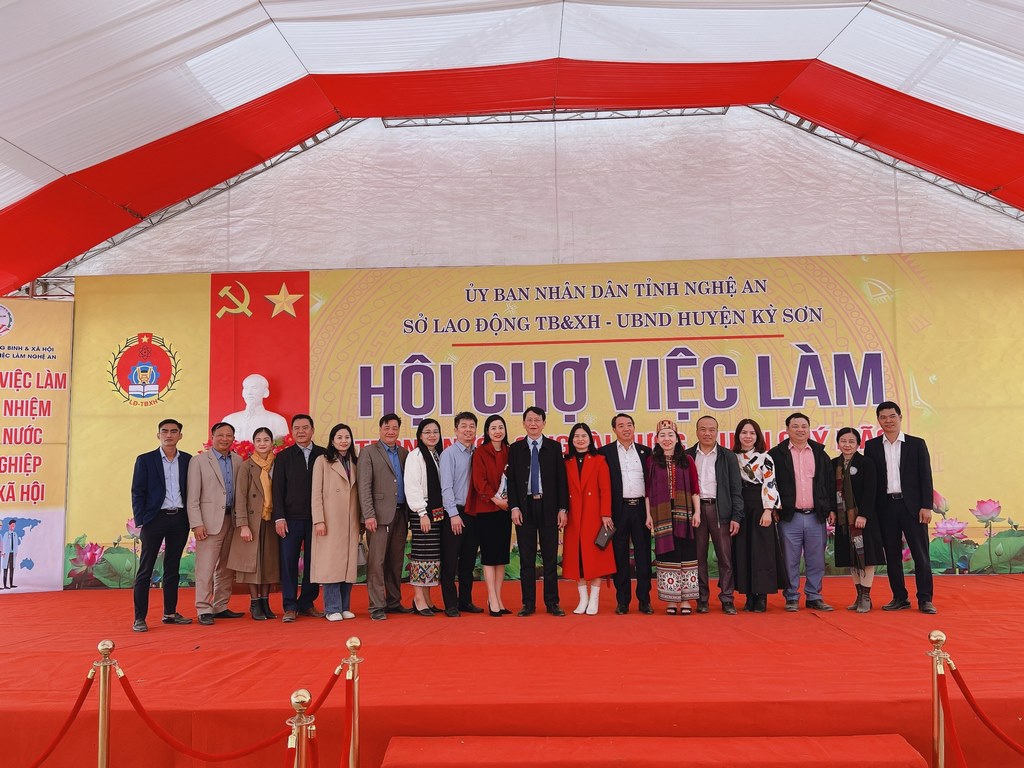 Hội chợ việc làm tại huyện Kỳ Sơn xuân Quý Mão 2023 - Kaizen cung cấp hàng nghìn Cơ hội việc làm cho lao động miền núi.